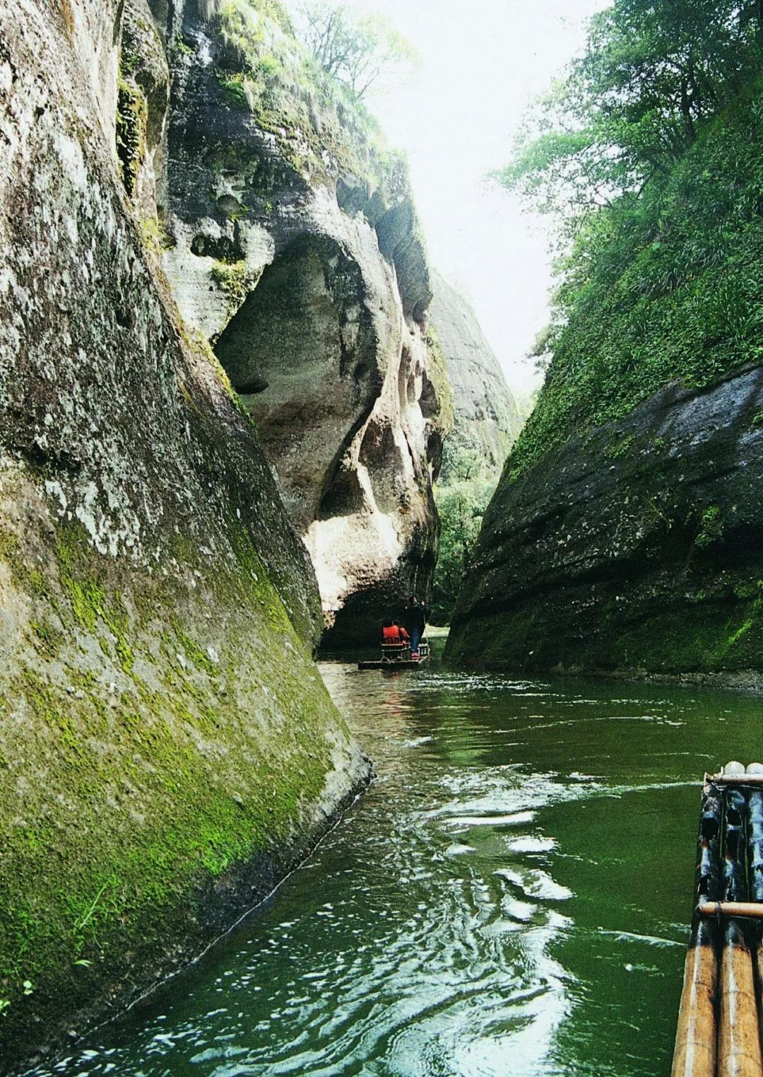 这条“藏在深闺人未识”的溪流,让你远离凡尘,沉醉于此