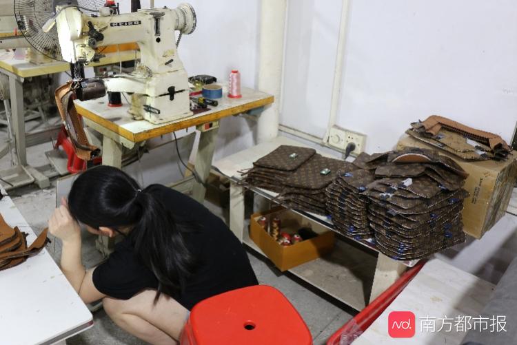 假LV、假香奈儿广州城中村制作卖往阿联酋！成本两百能卖几万