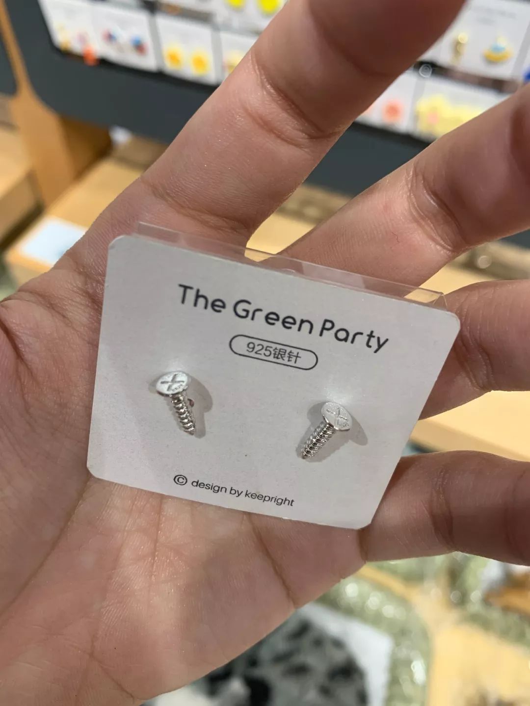 电网男女送礼都有啥？网友：送个锤子