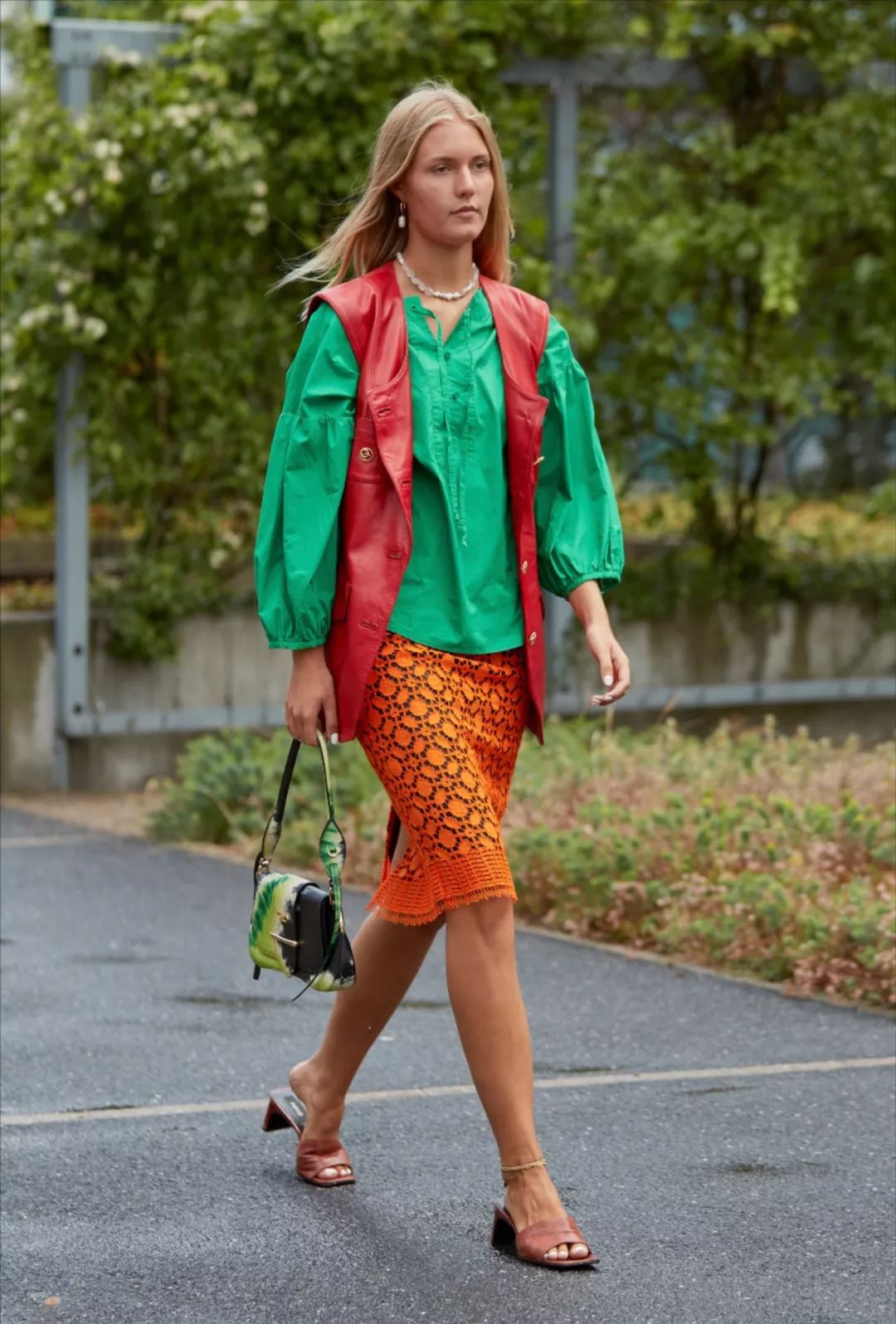 怎么调出跟钟楚曦一样的复古风,钟楚曦新中式穿搭同款