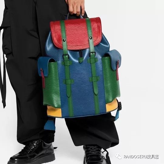 摊上个男人，这么爱奢侈品包包真是个奇葩？