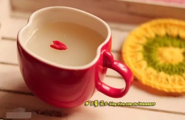 冬季喝这些热饮让你更美,冬天来啦热腾腾