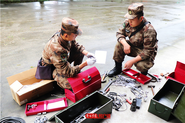 寒潮天气全副武装,强大寒潮来袭他们严阵以待