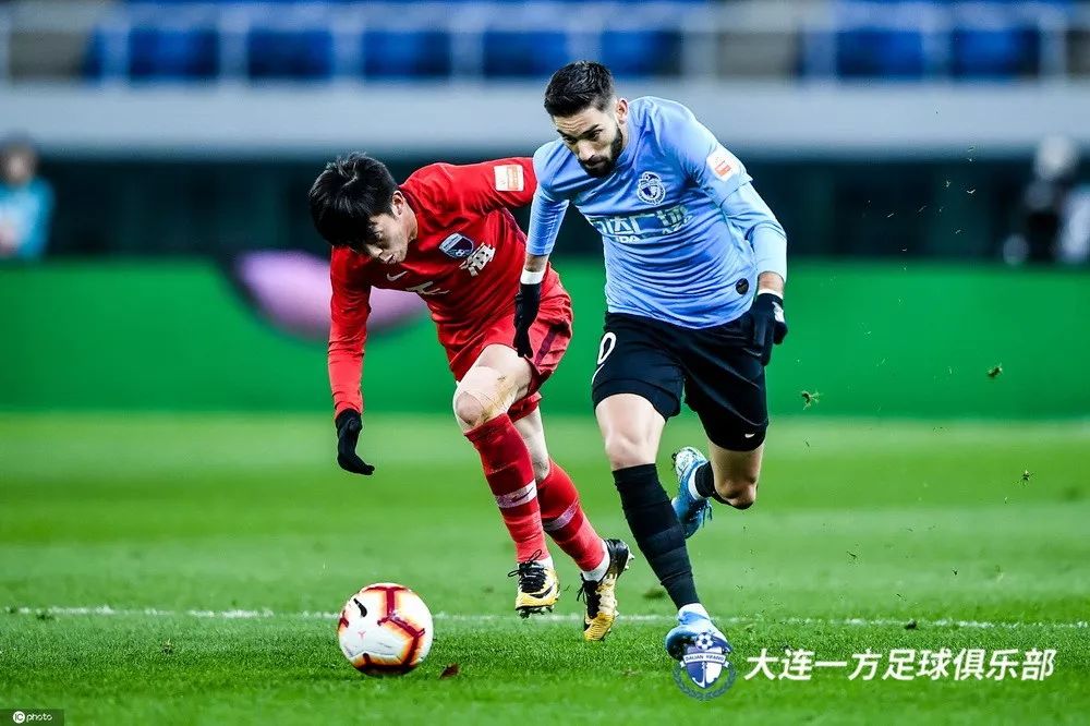 「蓝·战报」小将周潇攻入个人中超首球大连一方客场1-5天津天海