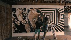 这张图非常火，网友留言说：这个星星就不知道把板凳往前挪一挪吗