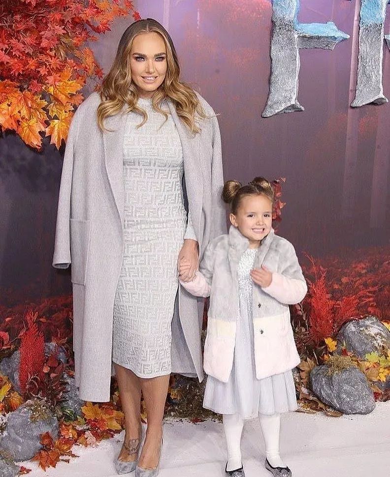 打出生起就坐拥23亿身家！英伦萌娃界新贵的时尚经|OK!Baby成为TA