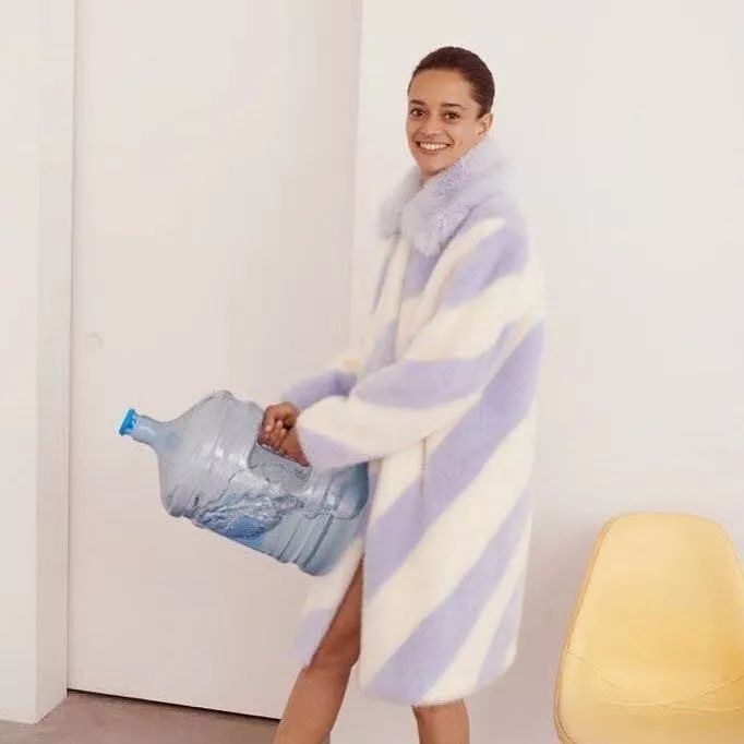 什么牌子的大衣好看又实用,大衣冬季必买的款式不过时