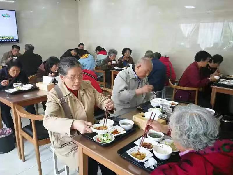 智慧健康养老服务示范基地,智慧居家养老服务中心的运营模式