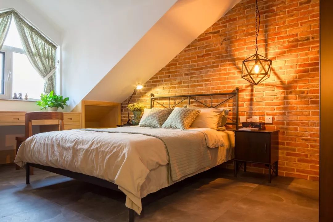 床头空荡荡是怎么回事,床头墙面空荡荡怎么办