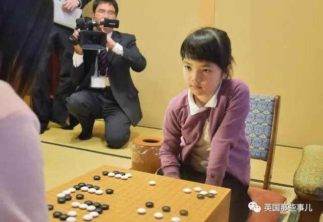 战胜71岁职业九段棋手的10岁围棋少女：这冰霜之瞪过分可爱了啊
