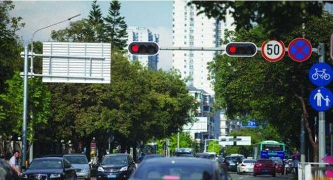 红绿灯右转违规扣六分不罚款吗,圆形红灯右转会扣分罚款吗