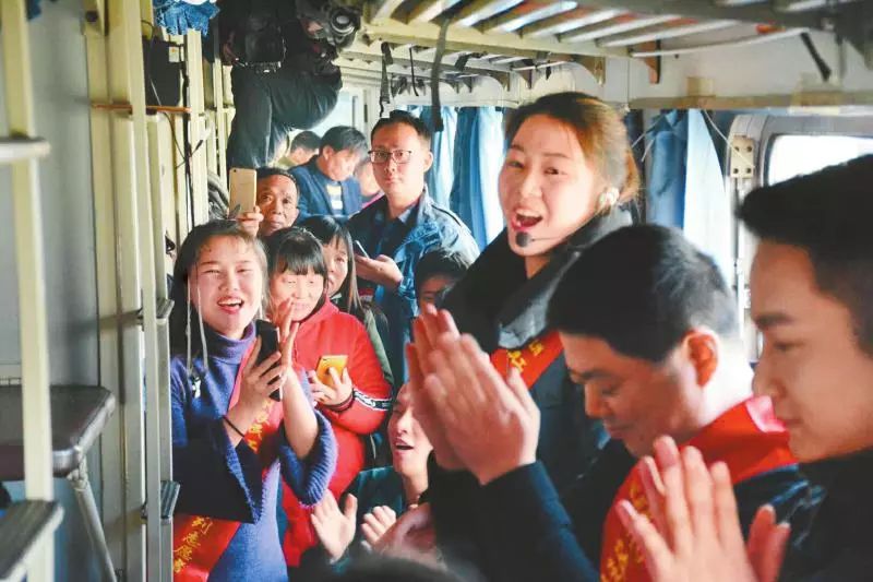 四川省农民工返岗务工,四川农民工专列复工