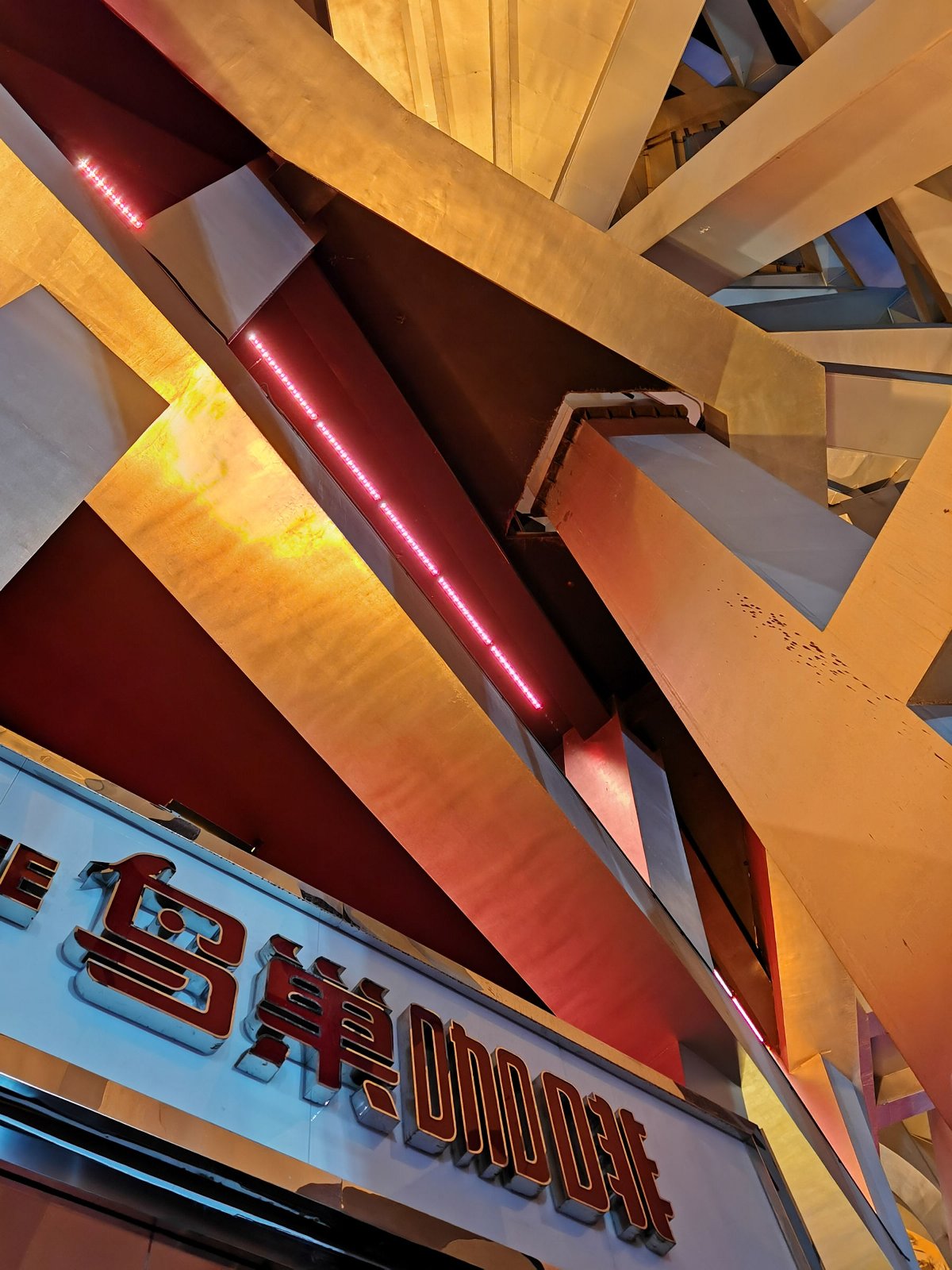 huaweimate30pro摄像头更换,huaweimate30pro后置摄像头不聚焦