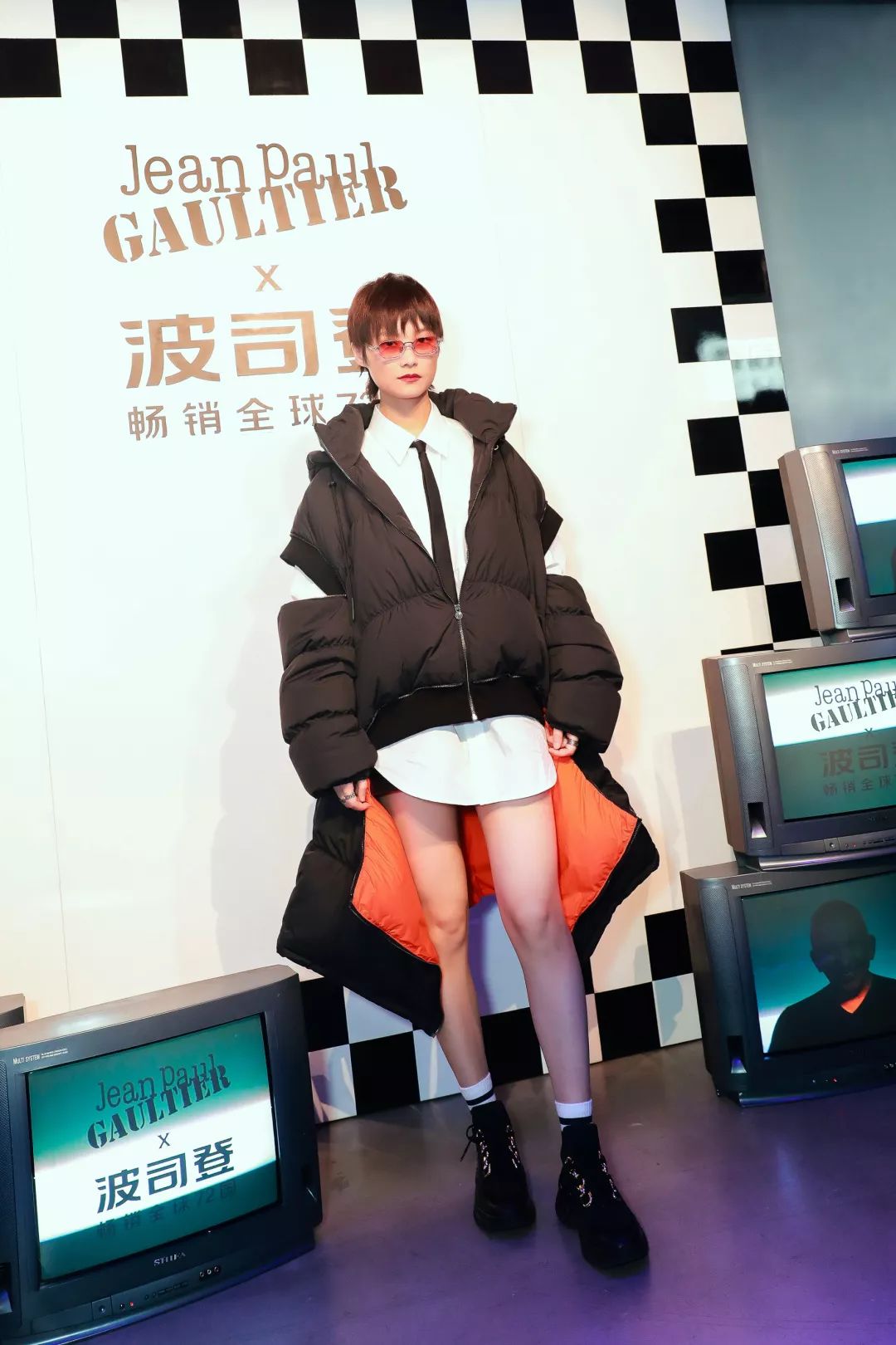 李宇春最新短款羽绒服,李宇春同款羽绒服长款