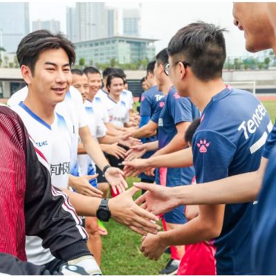 小马哥玩足球,小马哥踢球完整视频