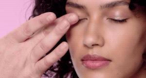 在李纯的高铁化妆视频里,我发现了女明星画眼影的新潮流