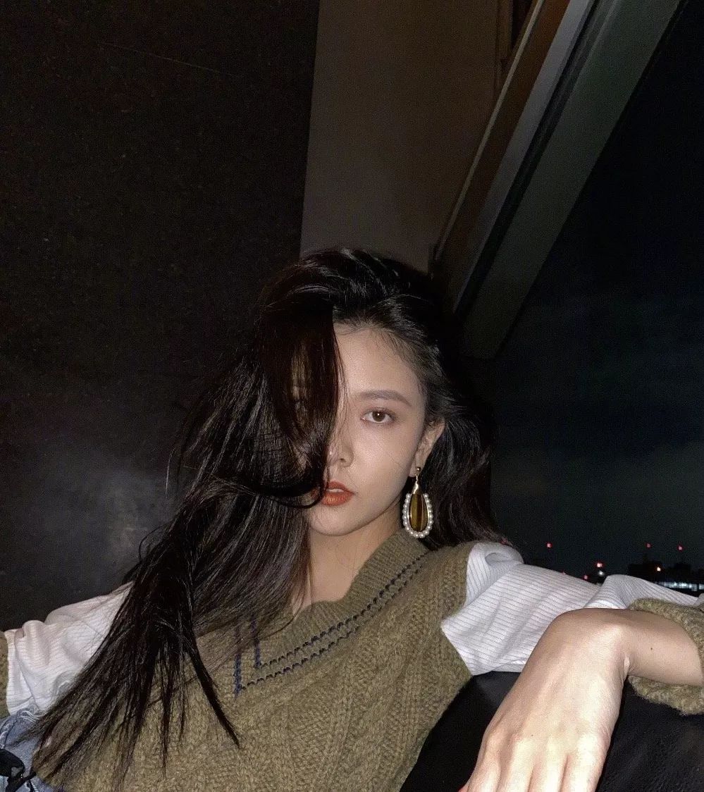 宋妍霏、泫雅破次元壁同框！原来plmm都是这样涂唇膏的