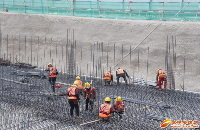 生活污水一体化污水处理厂,生活污水处理厂满负荷运行