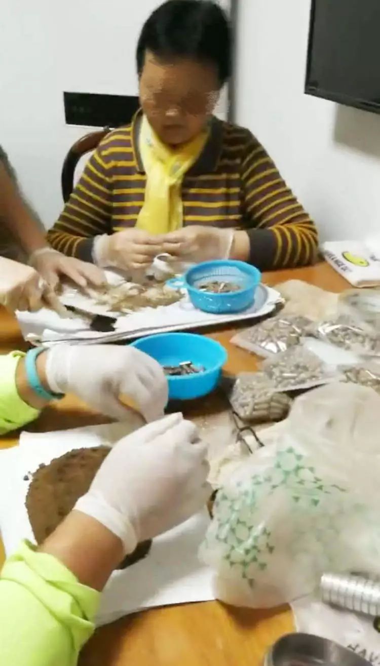 厨房台面全是污渍,厨房满是油渍的视频