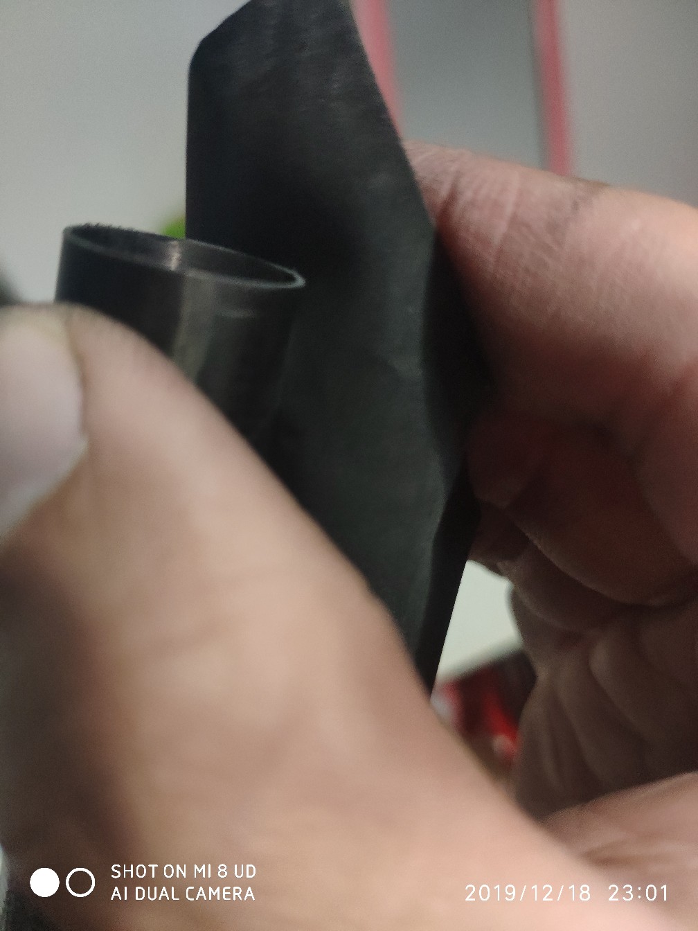 鱼竿被502胶水粘住拉不出来怎么办,鱼竿破裂最好的修复方法