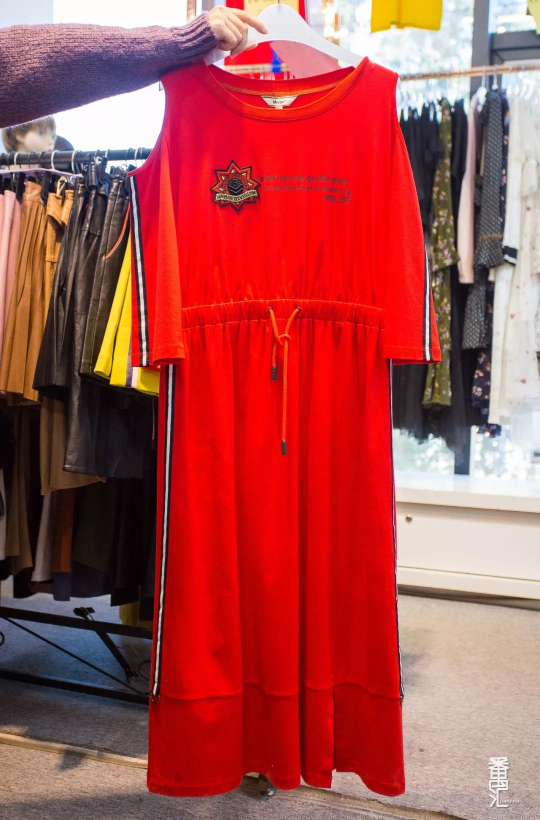 品牌羽绒服工厂99清仓,番禺南村羽绒服厂家清仓