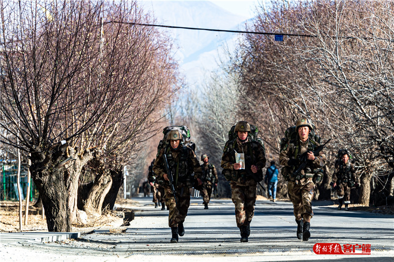 负重70斤登山,负重30斤拉练70公里