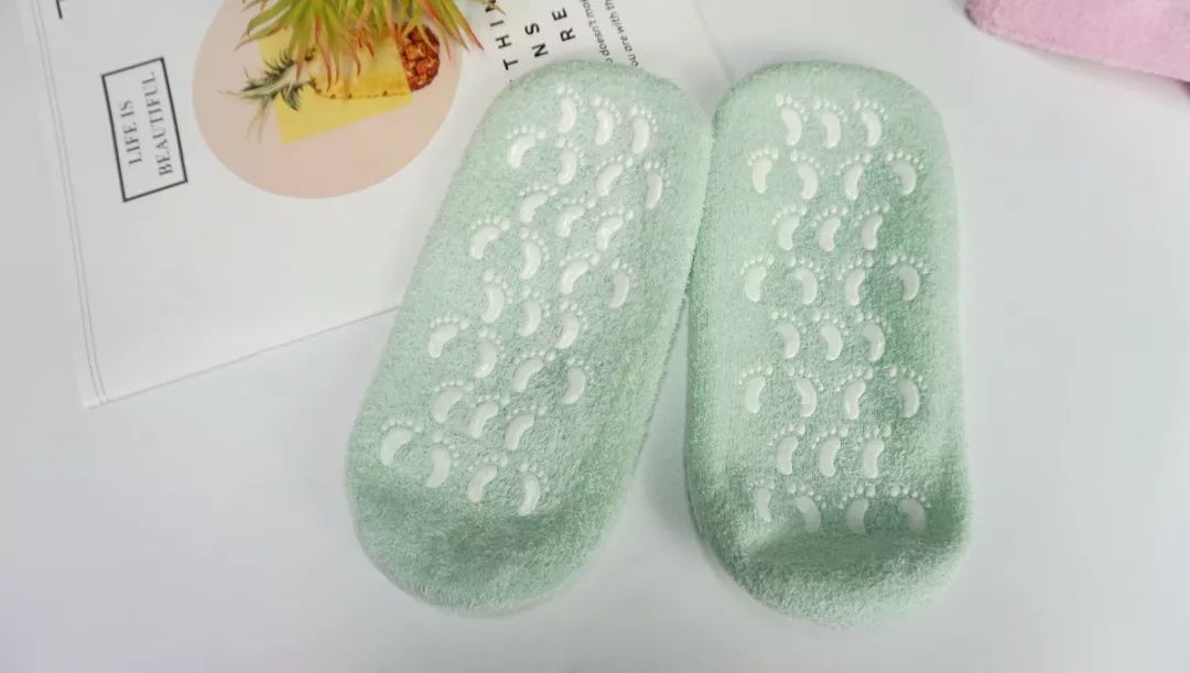 呵护手足|戴手套=精油SPA？还不耽误玩手机？30分钟急救手膜足膜，死皮老茧全消失，让你从头嫩到脚