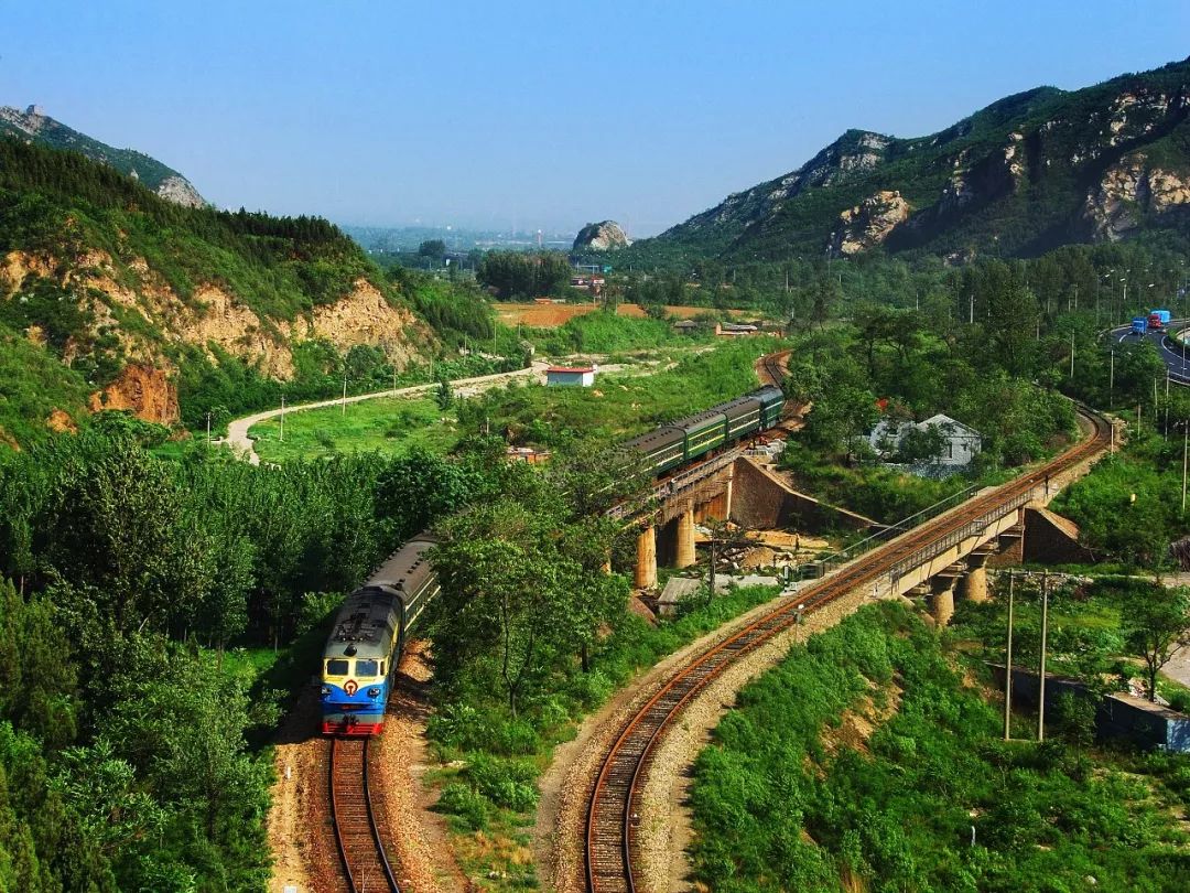 京张铁路百年变迁见证视频,百年党史纪录片京张铁路