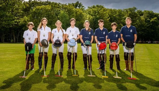 赵文卓女儿在英国上的高中,赵文卓女儿上的是职业学校吗