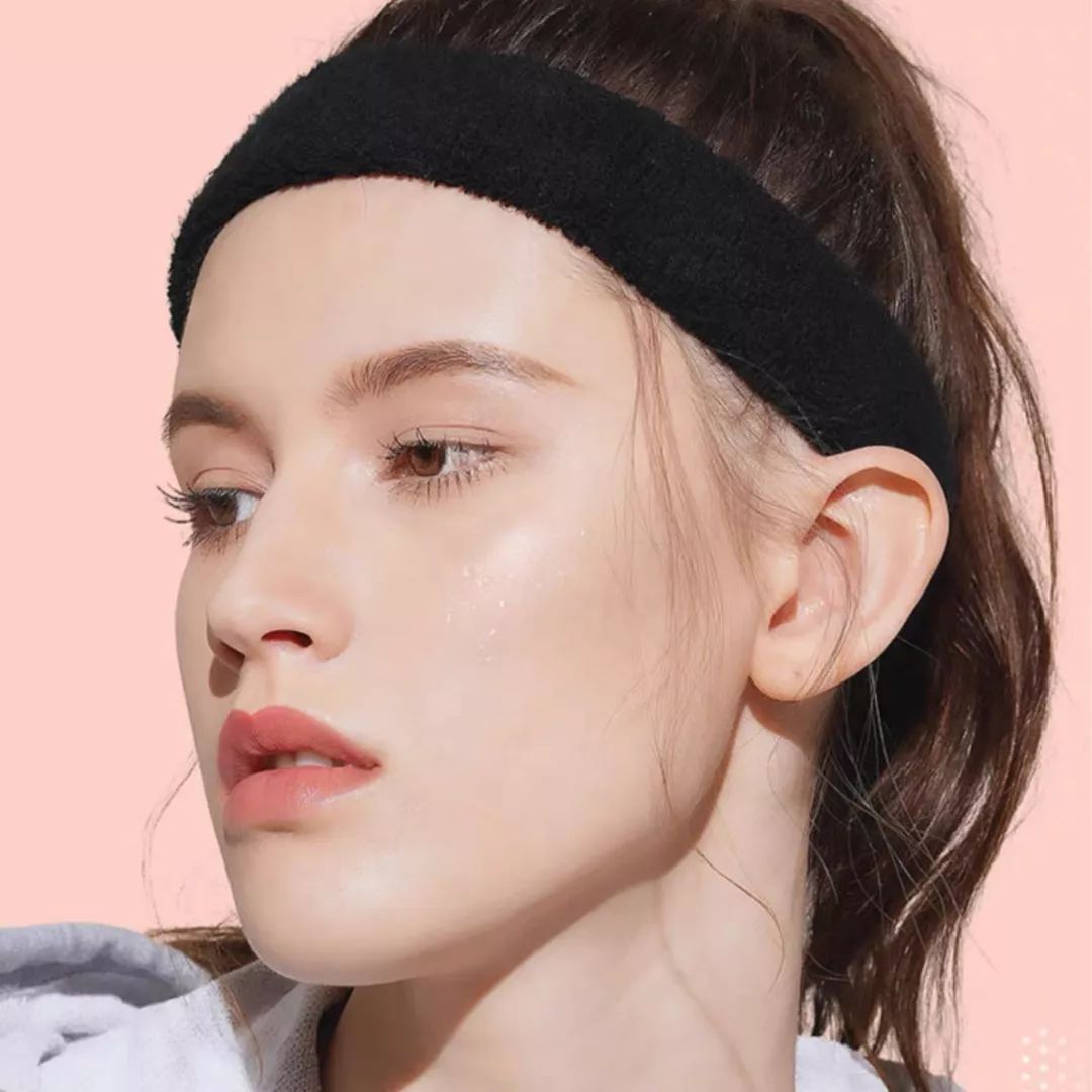 卡粉起皮用面霜还是乳液,卡粉起皮救星底妆难题解决