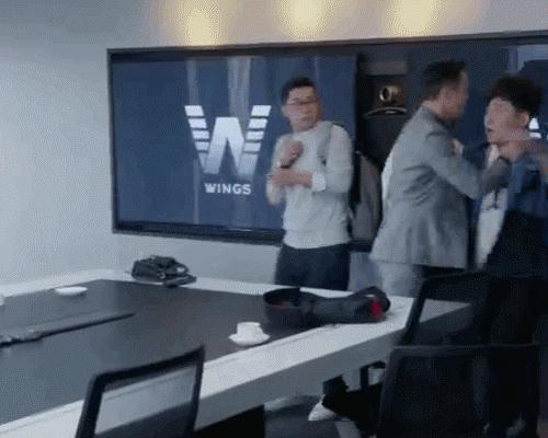 赵丽颖王一博录节目蓝色吊带上衣,赵丽颖王一博快本对视说话