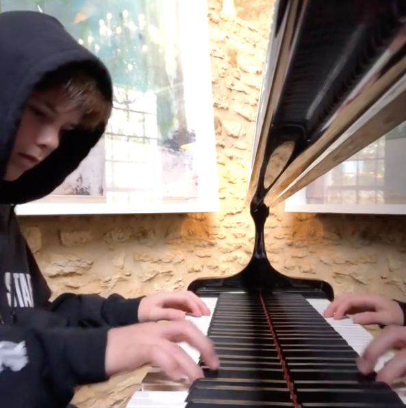 小贝二儿子罗密欧和贝嫂,小贝二儿子罗密欧球技