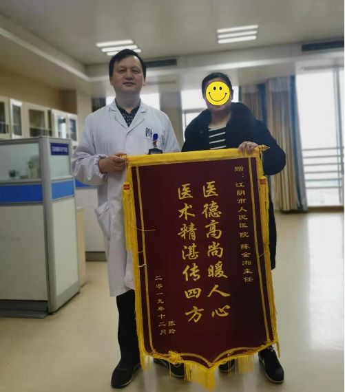 女子流鼻涕发现脑积水,女子五年来一直流鼻涕