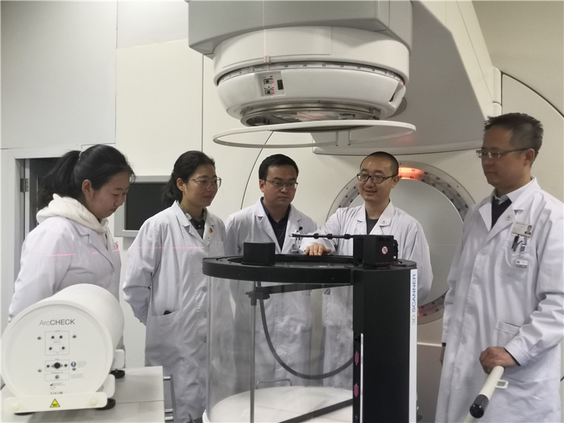 兰大一院放疗科的放疗设备,燃科技的作品