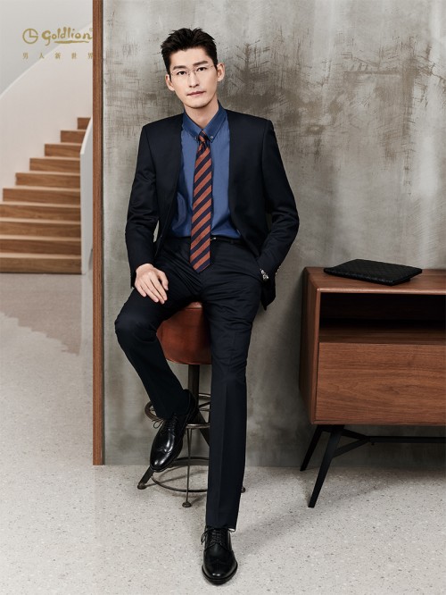 张翰同款克罗心卫衣,张翰最新代言金利来的鞋子