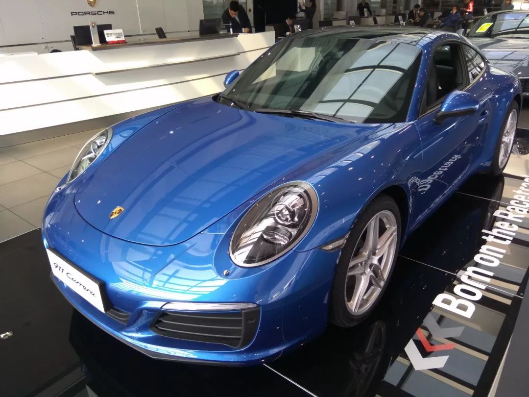 80多万的旅行轿车,80万旅游大巴车