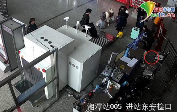 大学生带仓鼠回家坐火车,大学生带仓鼠上火车