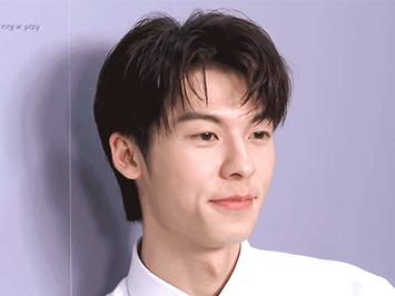 福利来惹！肖战的米老鼠竟没拼过*钟金**仁Gucci大秀浪漫表白？