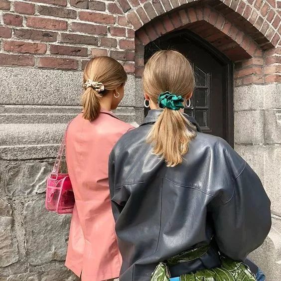 过时的丝巾绑头发,丝巾扎头发蝴蝶结造型