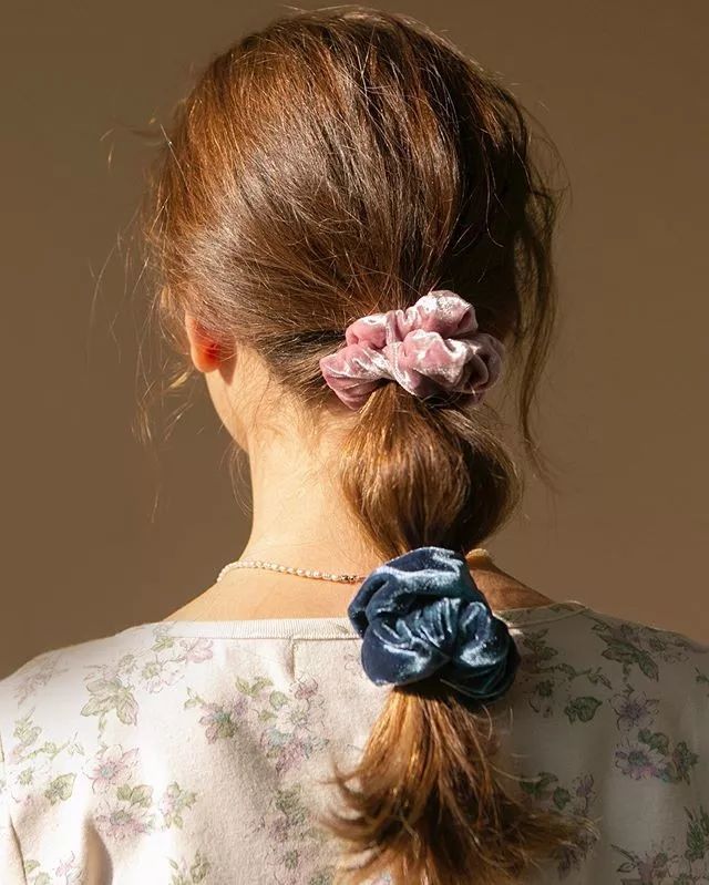 过时的丝巾绑头发,丝巾扎头发蝴蝶结造型