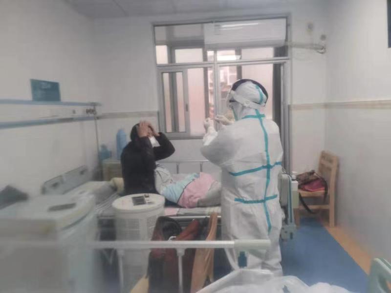 发热医生说出医护人员的心声,发热门诊医生穿防护服