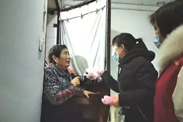 疫情防控基层志愿者在行动,防控疫情党员志愿者在行动