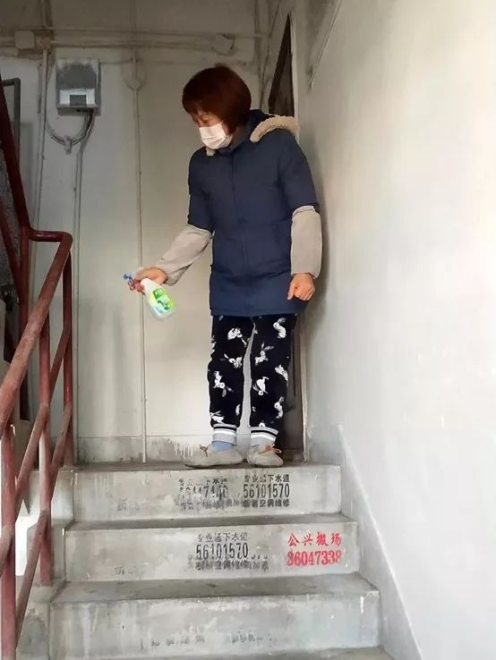 战疫的暖心事例视频,上海战疫感人瞬间