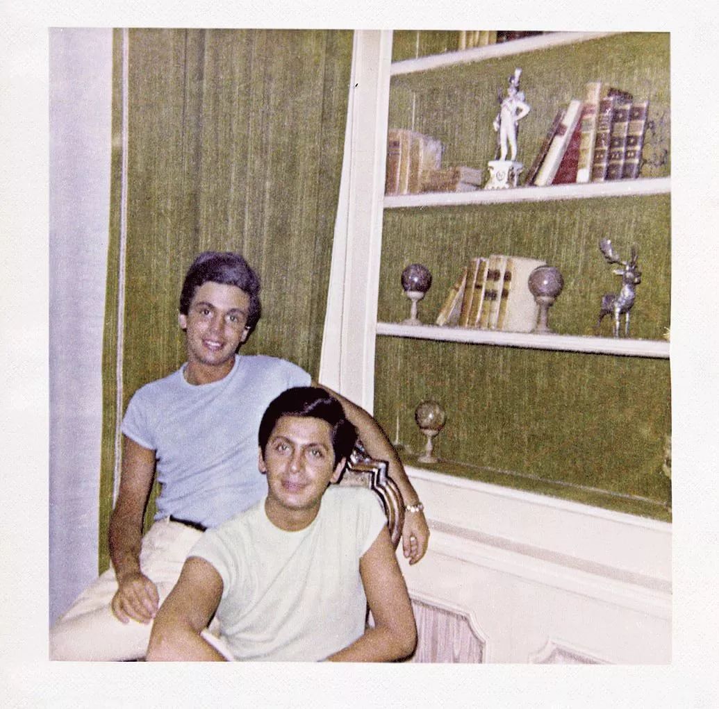 知道你们无聊，于是请来这些时装大师，陪你们一起宅在家中