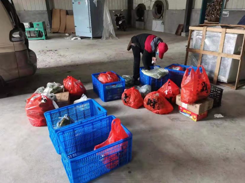 元宵节送温暖防疫一线的文章,疫情当前农村元宵节送灯