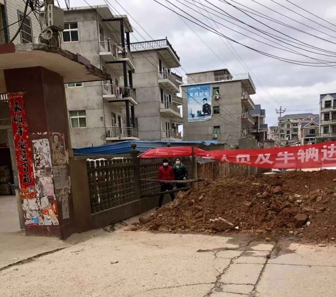 “封城”致奶粉供货难配送难，母婴店主自救