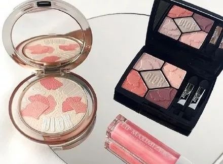 兰蔻情人节限定口红翻毛皮,兰蔻情人节限定礼盒口红丝绒