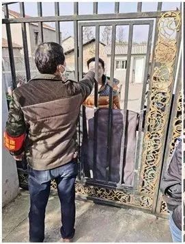 “在家不安心,来村里就踏实了。”丨直通湖北