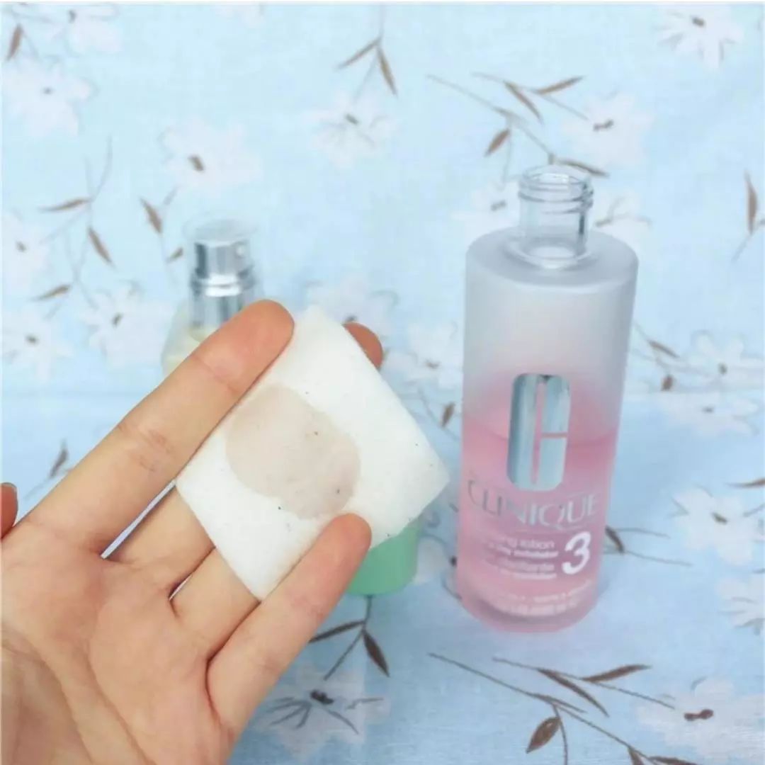 有了水乳精华脸嫩了,有了这些护肤品会更年轻