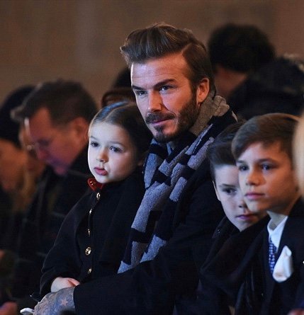 贝克汉姆一家出街照,贝克汉姆小七全家照